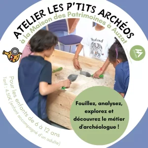 Image des enfants utilisant des truelles et pinceaux lors de l'atelier P'tits Archéos - Initiation à l'archéologie pour enfants de 6 à 12 ans à la Maison des Patrimoines à Auzat.